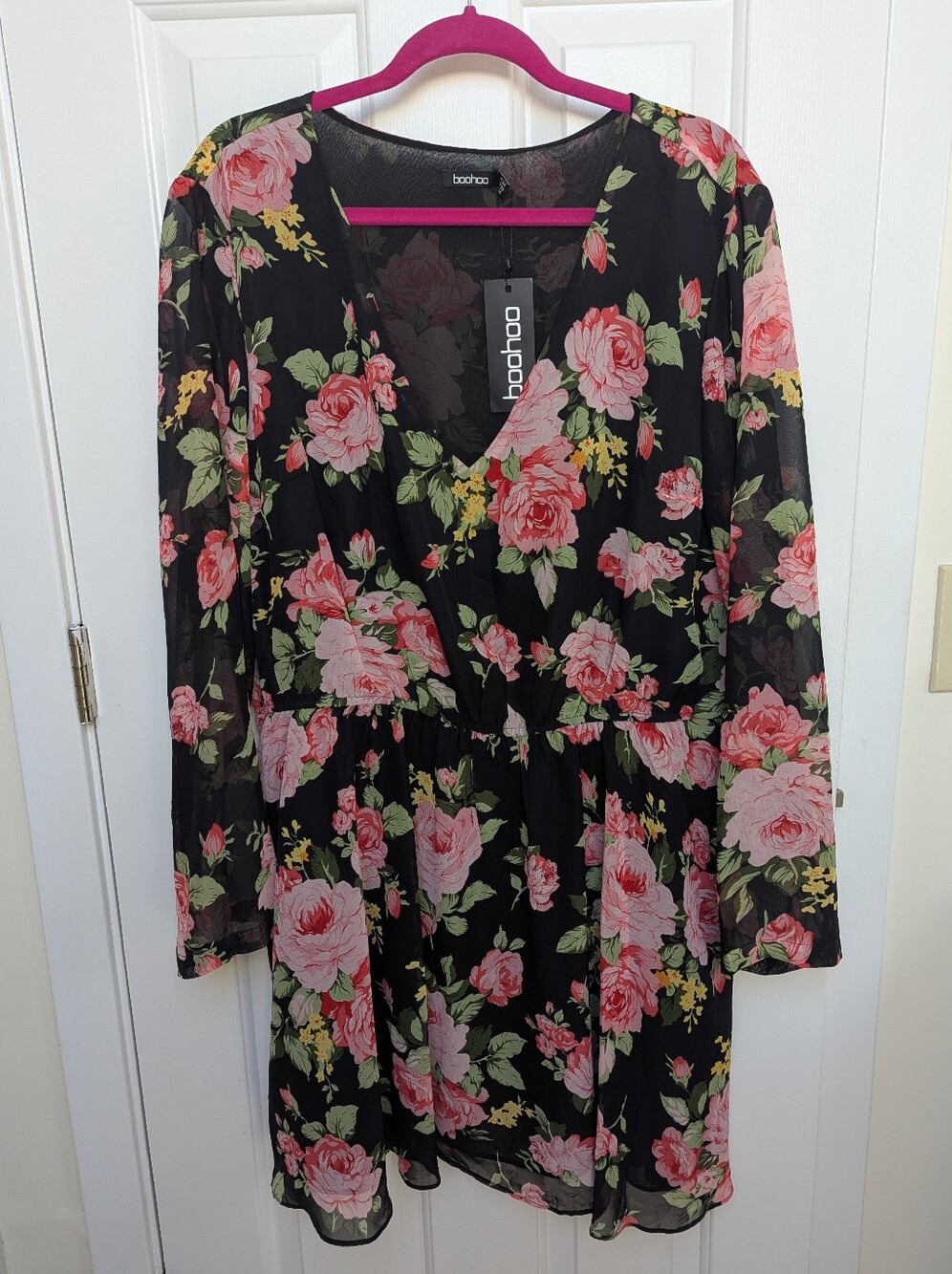 Boohoo Black Long Sleeve V-Neck Dress with Pink Rose Floral Print NWT - Size 20